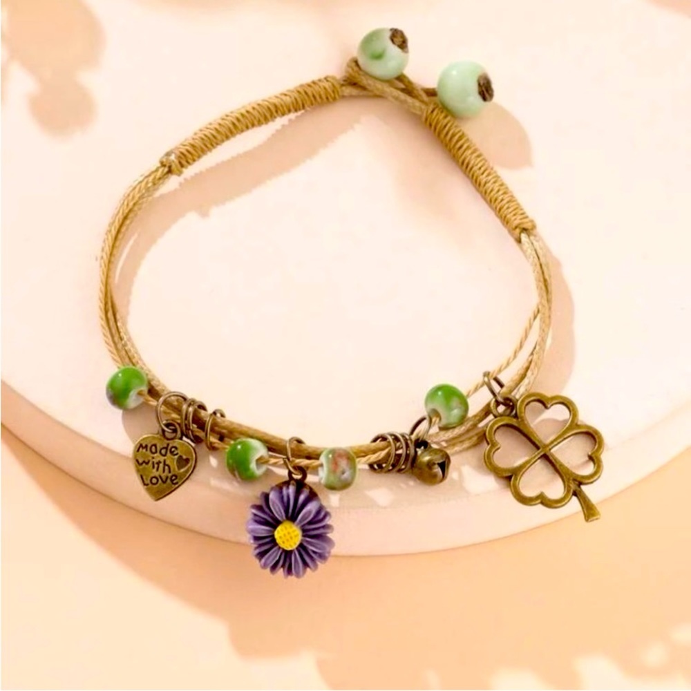 BEADED FLORAL PENDANT BRACELET